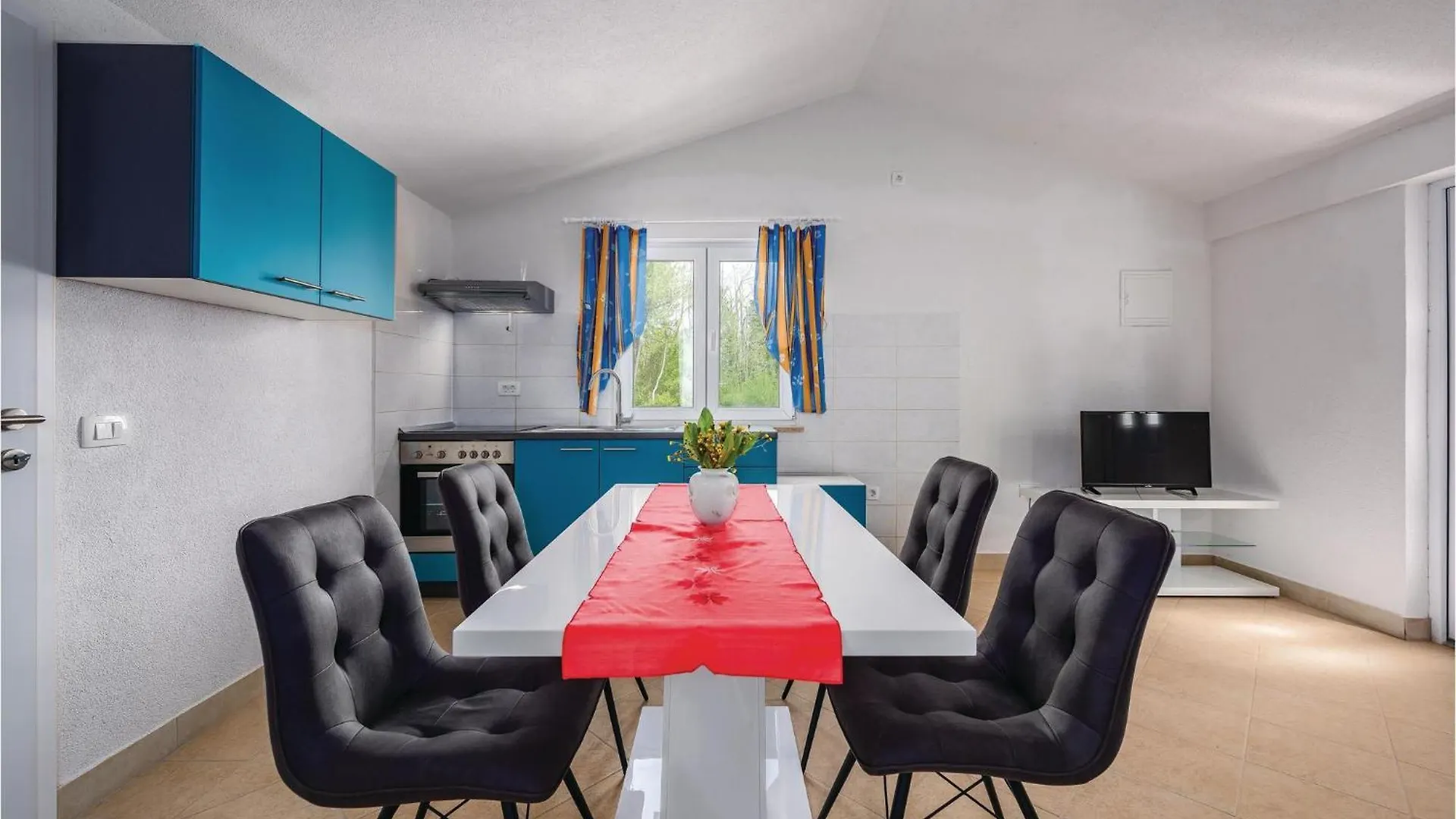 2 Bedroom Gorgeous Home In Sv,Lovrec Jakici بيت للعطل