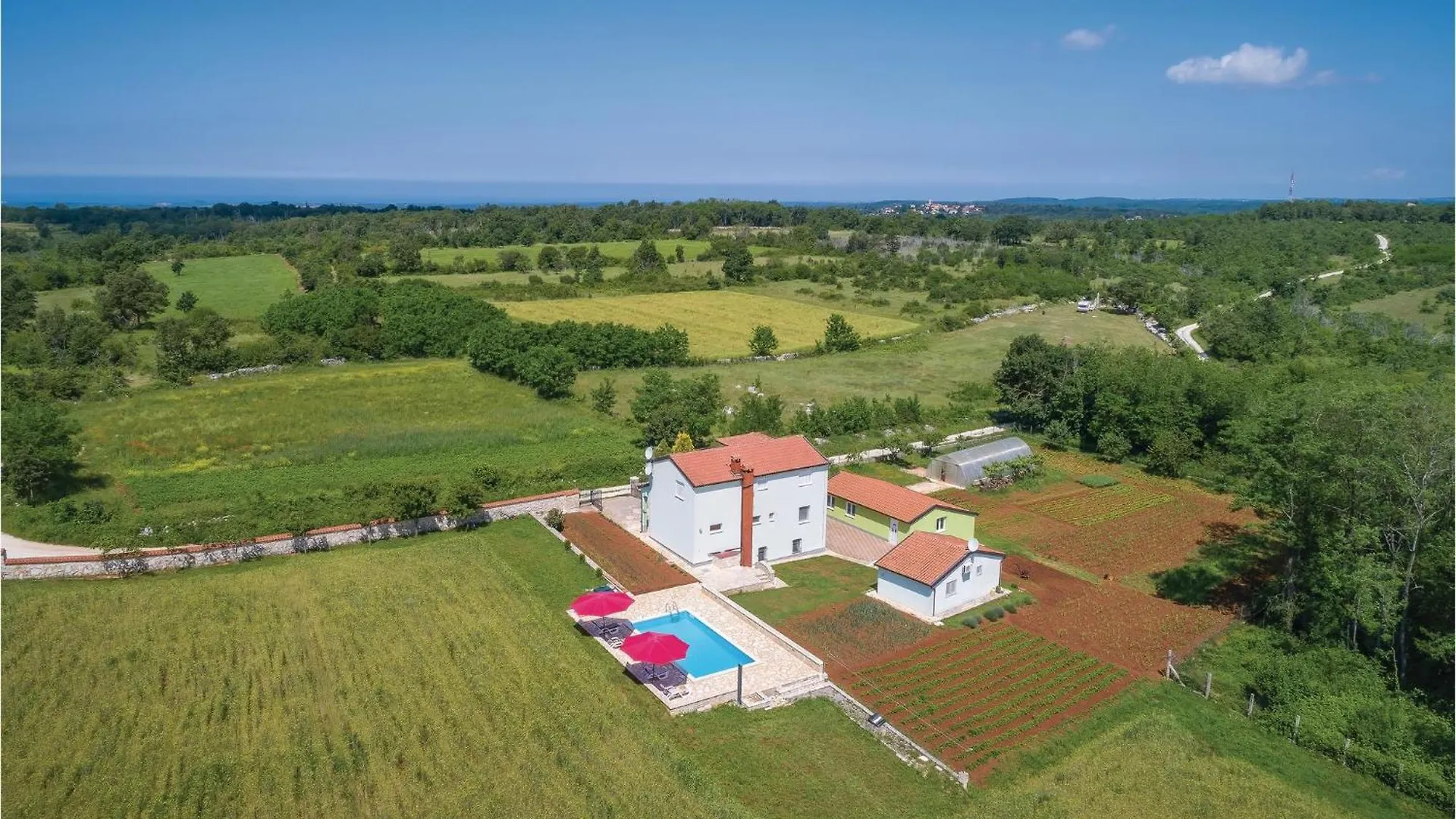 2 Bedroom Gorgeous Home In Sv,Lovrec Jakici بيت للعطل